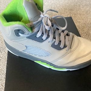 Kids Jordan 5 retro size 1 (Nike)